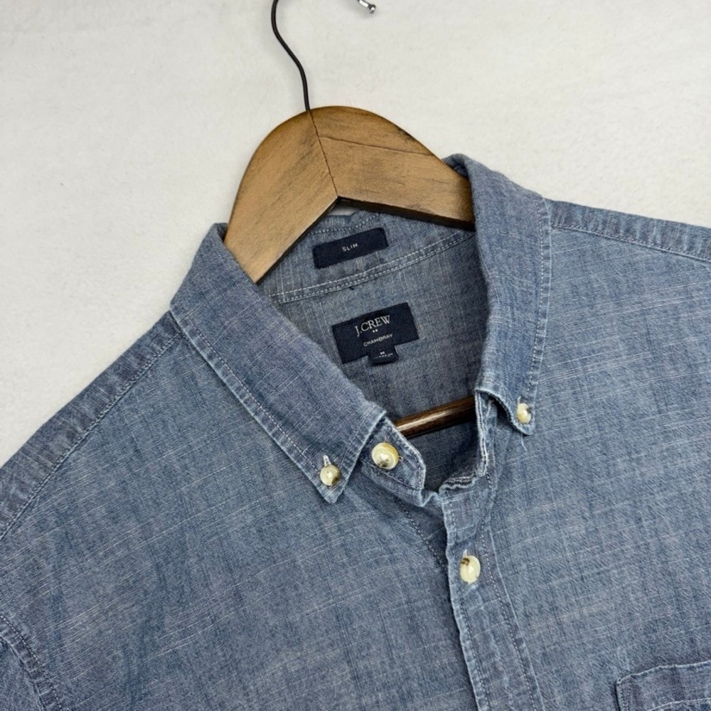J.Crew Chambray Shirt Men's medium Blue Button Down Slim Fit Short Sleeve Cotton